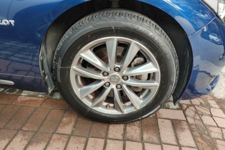 Used Infiniti Q50L 2016 2.0T Enjoyment Edition Right Front Wheel Hub