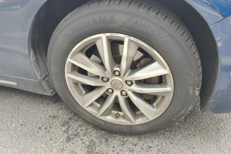 Used Infiniti Q50L 2016 2.0T Comfort Edition Right Front Wheel Hub