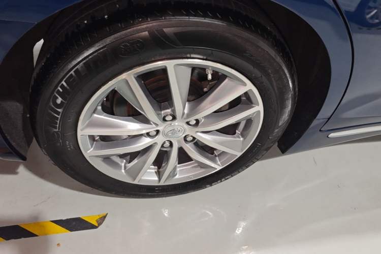 Used Infiniti Q50L 2016 2.0T Enjoyment Edition Right Rear Wheel Hub