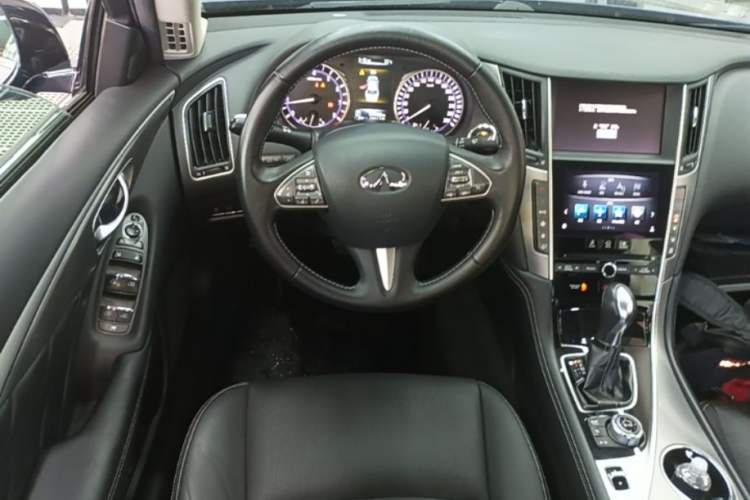 Used Infiniti Q50L 2016 2.0T Enjoyment Edition Steering Wheel