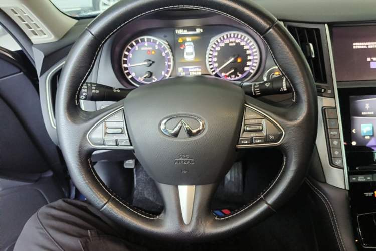 Used Infiniti Q50L 2016 2.0T Enjoyment Edition Steering Wheel