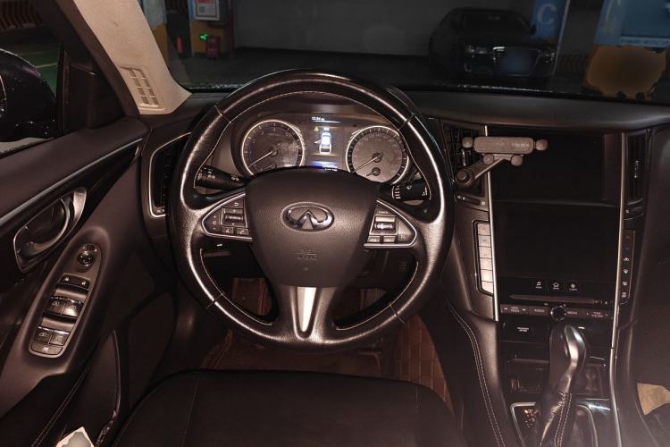 Used Infiniti Q50L 2016 2.0T Comfort Edition Steering Wheel