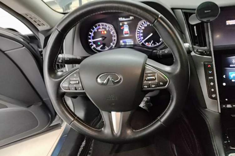 Used Infiniti Q50L 2016 2.0T Enjoyment Edition Steering Wheel