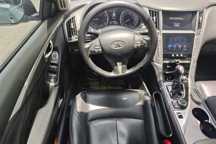 Used Infiniti Q50L 2016 2.0T Enjoyment Edition Steering Wheel