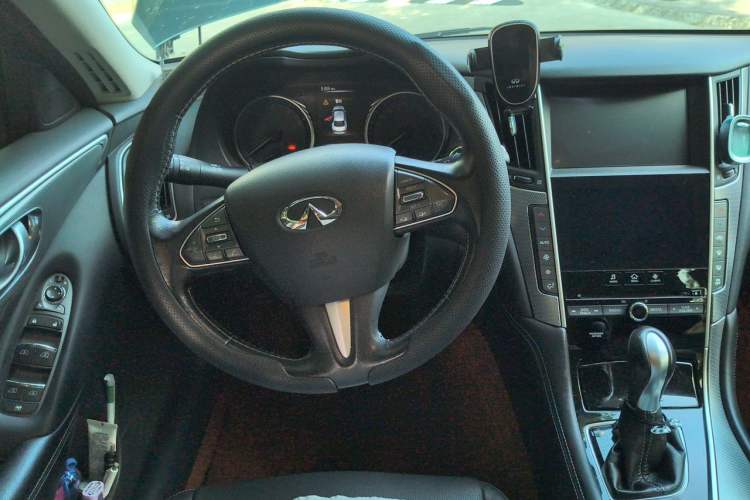Used Infiniti Q50L 2016 2.0T Enjoyment Edition Steering Wheel