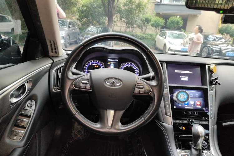 Used Infiniti Q50L 2016 2.0T Enjoyment Edition Steering Wheel