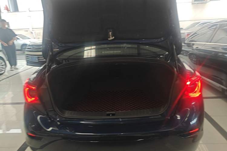 Used Infiniti Q50L 2016 2.0T Enjoyment Edition Trunk