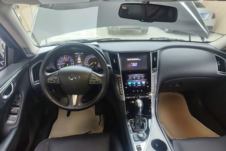Used Infiniti Q50L 2016 2.0T Ambition Edition Center Console