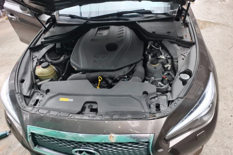 Used Infiniti Q50L 2016 2.0T Enjoyment Edition Engine Bay