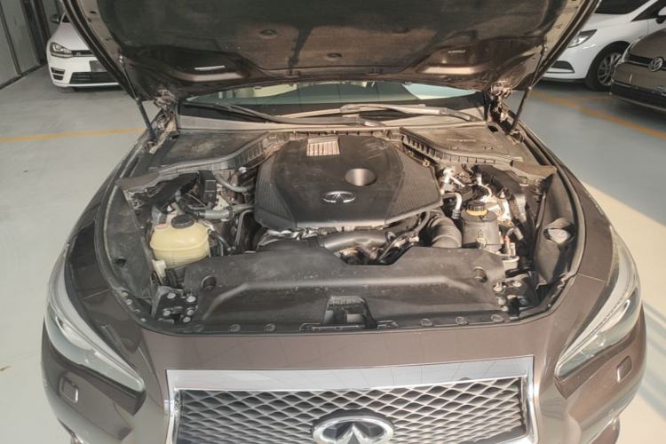 Used Infiniti Q50L 2016 2.0T Enjoyment Edition Engine Bay