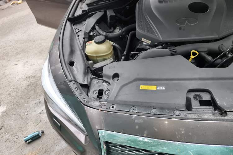 Used Infiniti Q50L 2016 2.0T Enjoyment Edition Engine Bay Right