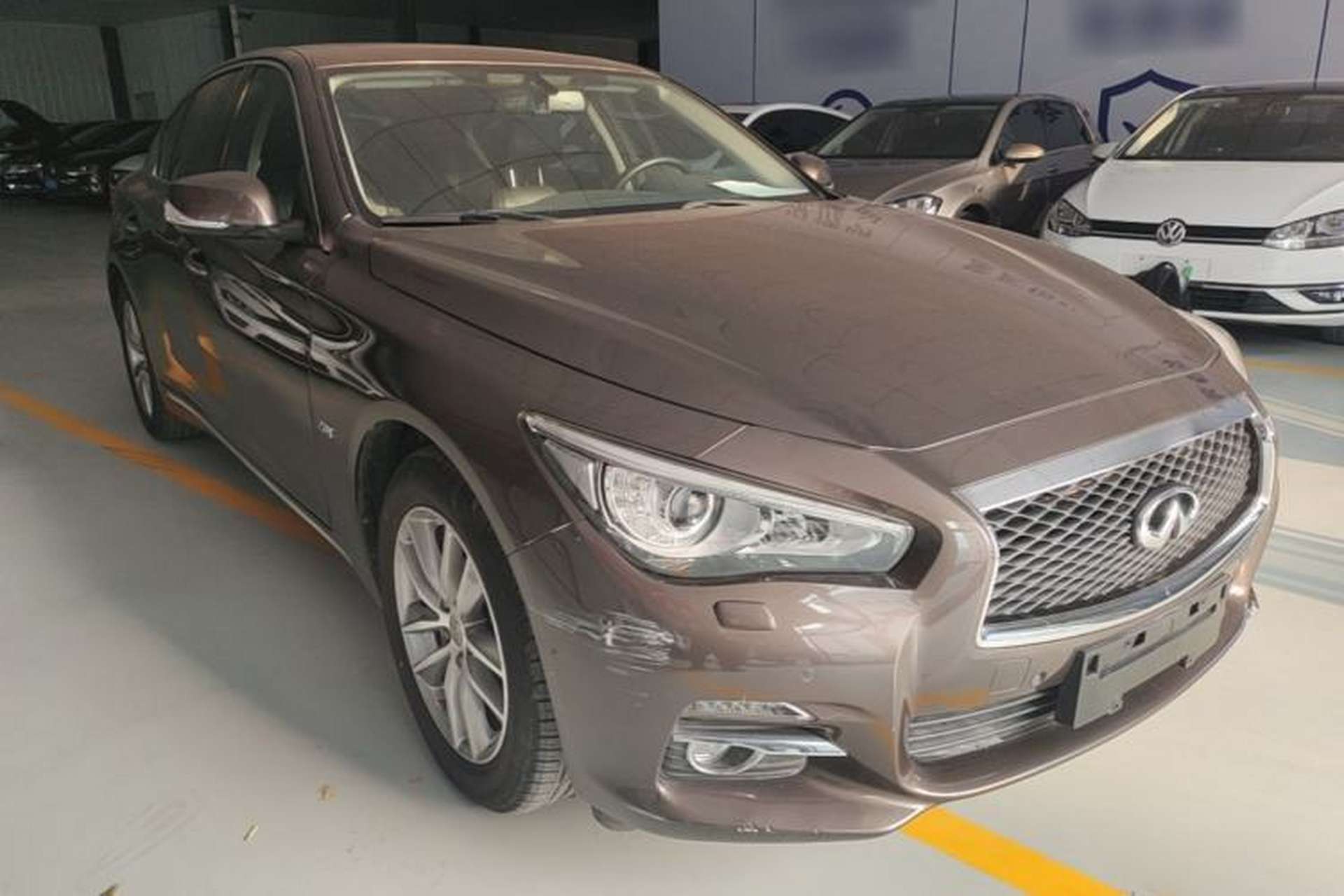 Used Infiniti Q50L 2016 2.0T Enjoyment Edition Front Right 45 Deg