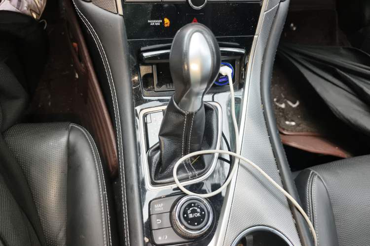 Used Infiniti Q50L 2016 2.0T Enjoyment Edition Gear Lever