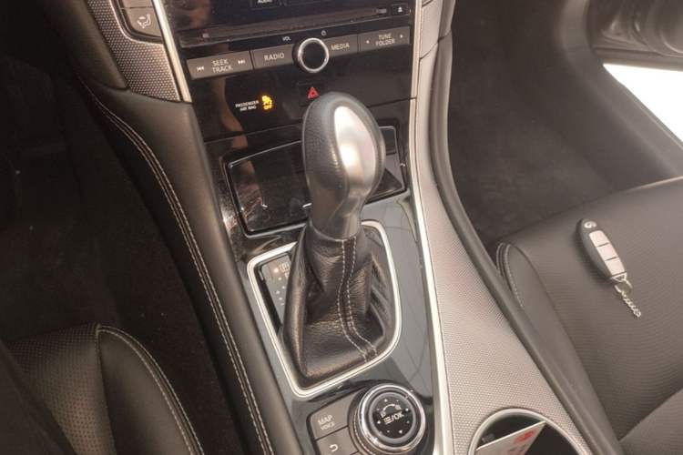 Used Infiniti Q50L 2016 2.0T Enjoyment Edition Gear Lever