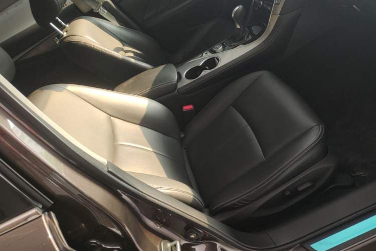Used Infiniti Q50L 2016 2.0T Enjoyment Edition Right Front Seat