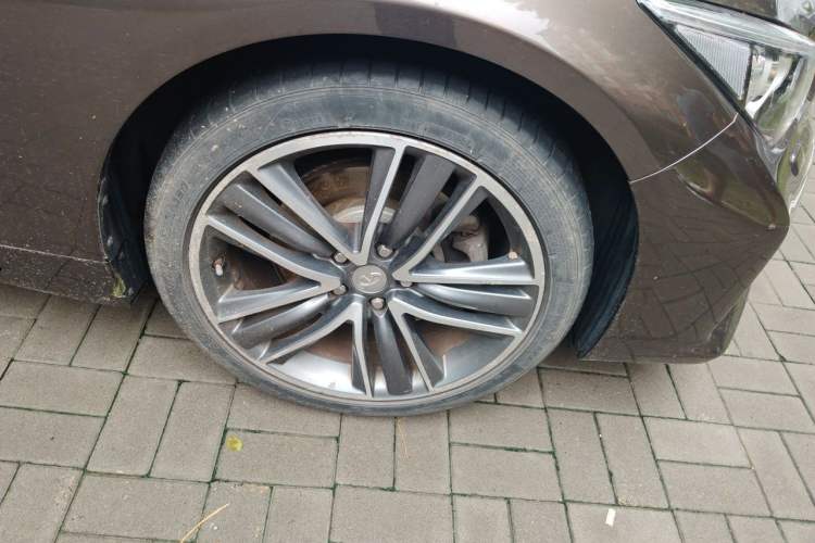 Used Infiniti Q50L 2016 2.0T Luxury Sport Edition Right Front Wheel Hub