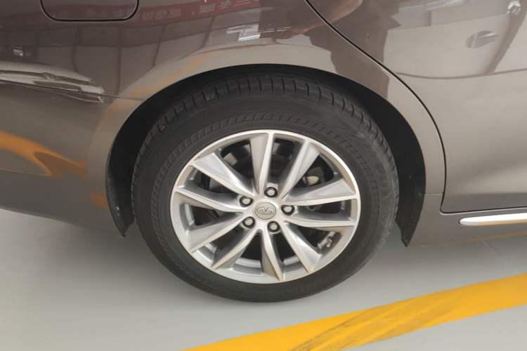Used Infiniti Q50L 2016 2.0T Enjoyment Edition Right Rear Wheel Hub