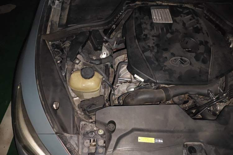 Used Infiniti Q50L 2016 2.0T Comfort Edition Engine Bay Right