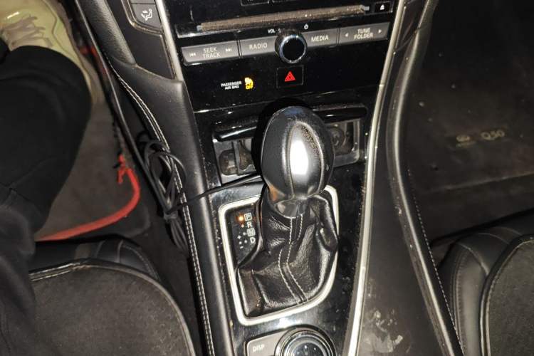 Used Infiniti Q50L 2016 2.0T Comfort Edition Gear Lever