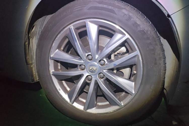 Used Infiniti Q50L 2016 2.0T Comfort Edition Right Front Wheel Hub