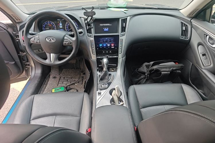 Used Infiniti Q50L 2016 2.0T Enjoyment Edition Center Console