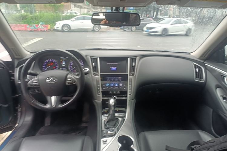 Used Infiniti Q50L 2016 2.0T Enjoyment Edition Center Console
