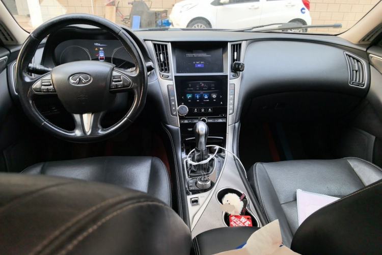 Used Infiniti Q50L 2016 2.0T Enjoyment Edition Center Console