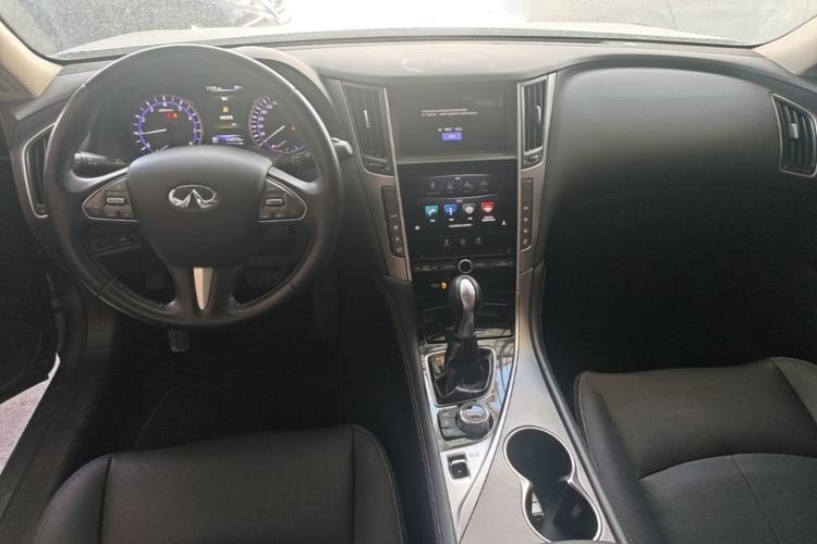 Used Infiniti Q50L 2016 2.0T Enjoyment Edition Center Console