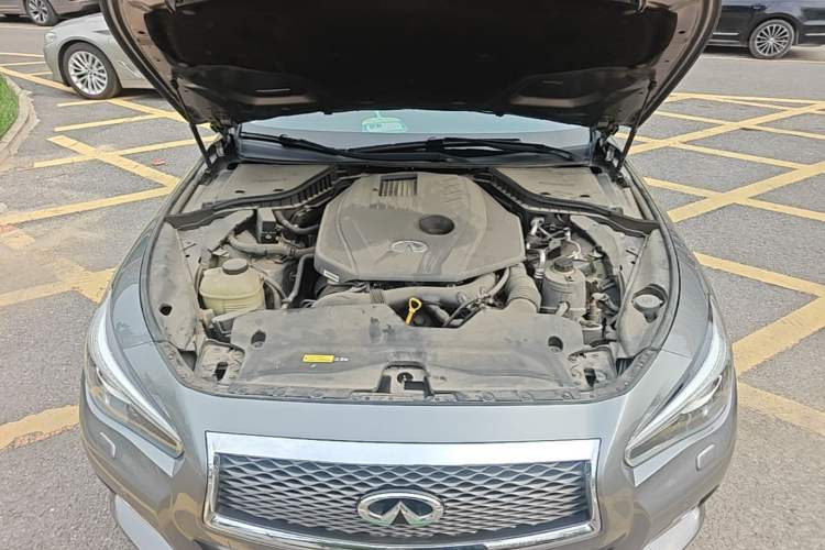 Used Infiniti Q50L 2016 2.0T Enjoyment Edition Engine Bay