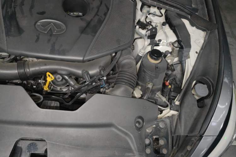 Used Infiniti Q50L 2016 2.0T Enjoyment Edition Engine Bay Left