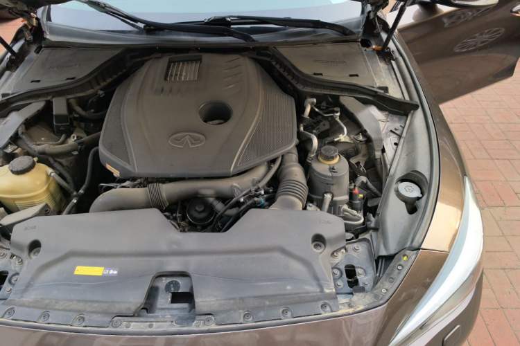 Used Infiniti Q50L 2016 2.0T Enjoyment Edition Engine Bay Left
