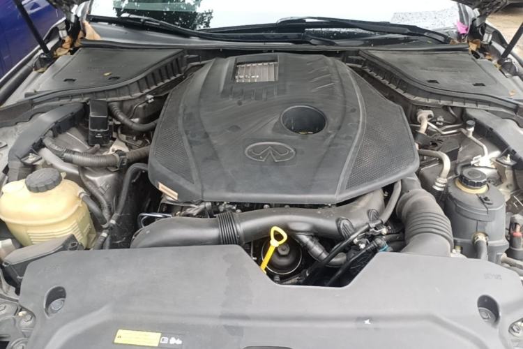 Used Infiniti Q50L 2016 2.0T Enjoyment Edition Engine Bay