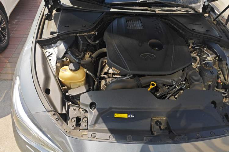 Used Infiniti Q50L 2016 2.0T Ambition Edition Engine Bay Right