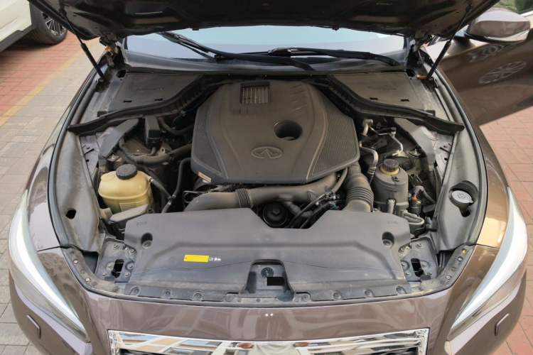 Used Infiniti Q50L 2016 2.0T Enjoyment Edition Engine Bay