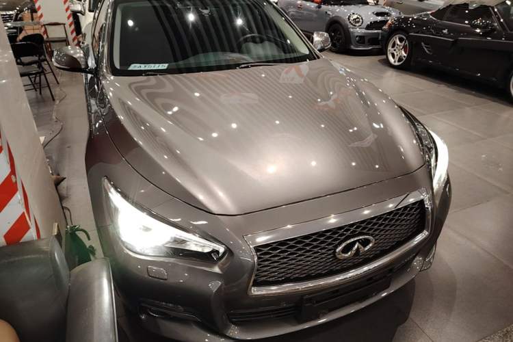 Used Infiniti Q50L 2016 2.0T Enjoyment Edition Front Right 45 Deg