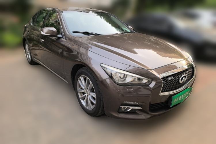 Used Infiniti Q50L 2016 2.0T Enjoyment Edition Front Right 45 Deg