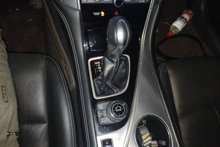Used Infiniti Q50L 2016 2.0T Enjoyment Edition Gear Lever