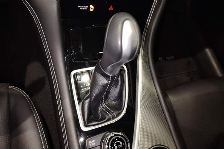 Used Infiniti Q50L 2016 2.0T Enjoyment Edition Gear Lever