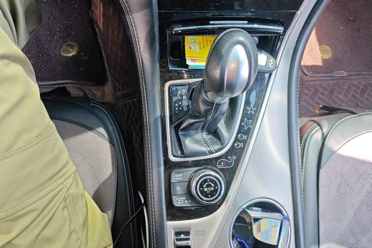 Used Infiniti Q50L 2016 2.0T Ambition Edition Gear Lever