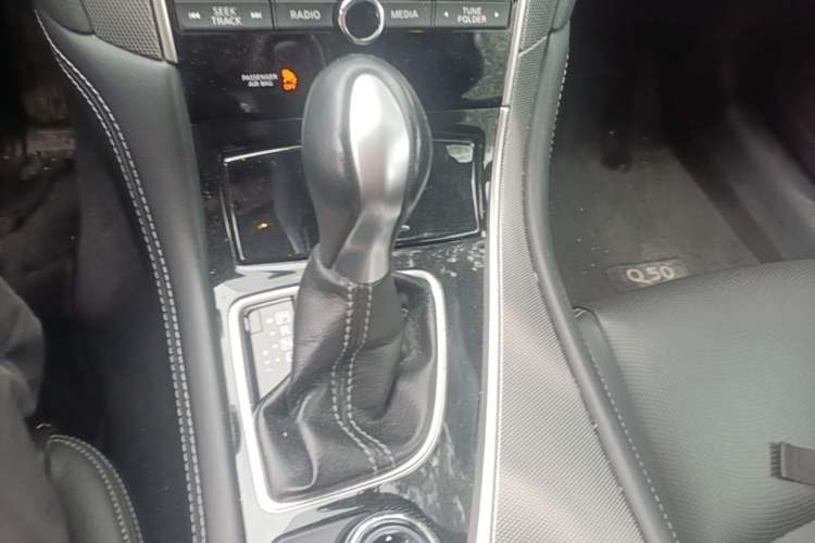 Used Infiniti Q50L 2016 2.0T Enjoyment Edition Gear Lever