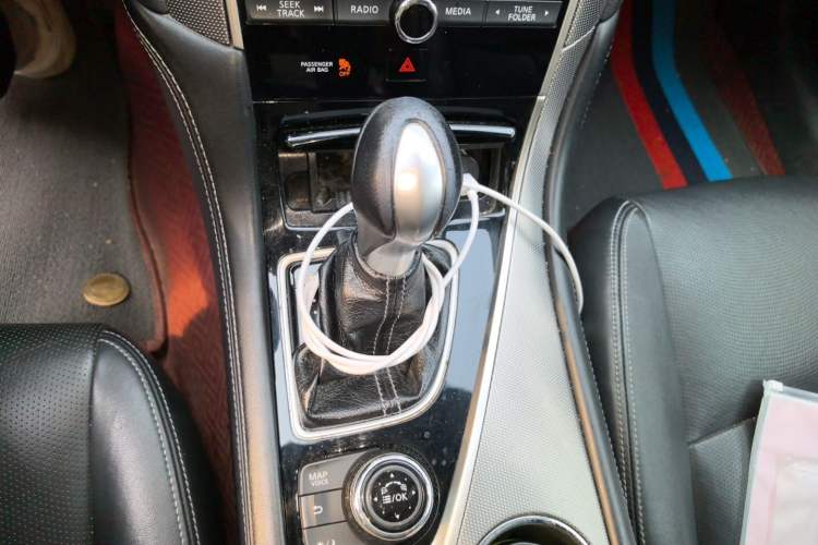 Used Infiniti Q50L 2016 2.0T Enjoyment Edition Gear Lever