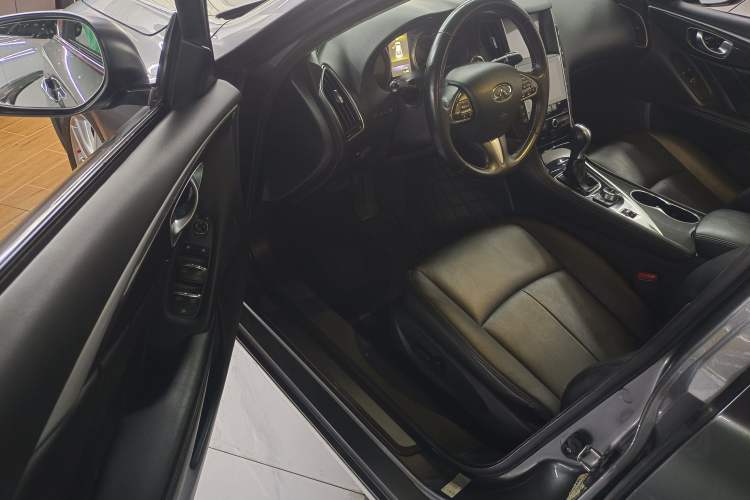 Used Infiniti Q50L 2016 2.0T Comfort Edition Interior 3
