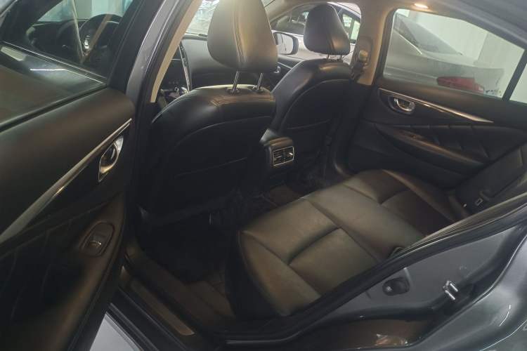 Used Infiniti Q50L 2016 2.0T Comfort Edition Interior 4