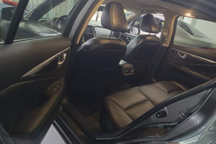Used Infiniti Q50L 2016 2.0T Comfort Edition Interior 5