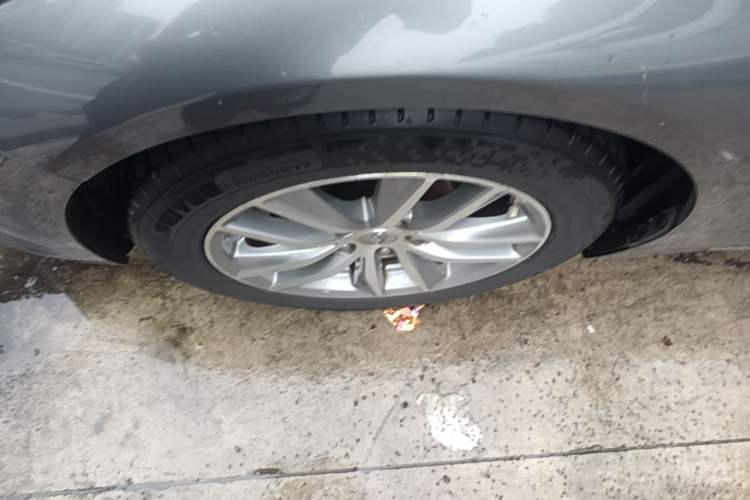 Used Infiniti Q50L 2016 2.0T Enjoyment Edition Left Front Wheel Hub
