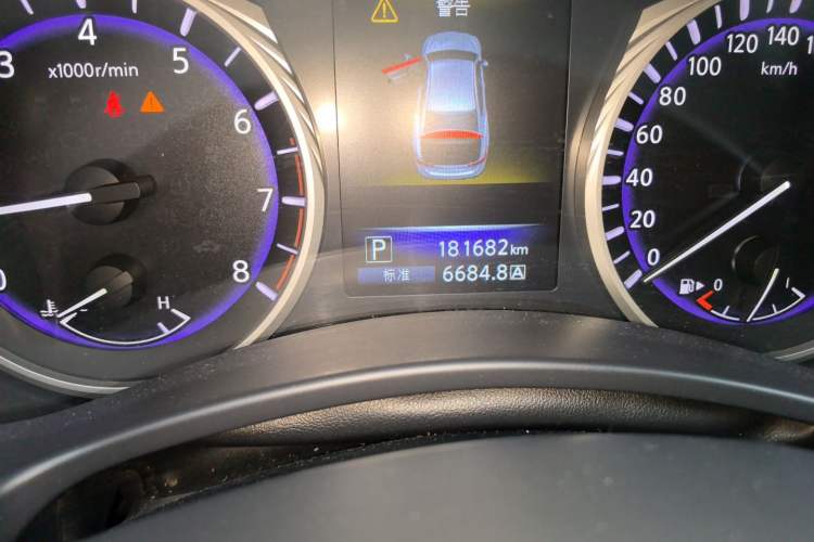 Used Infiniti Q50L 2016 2.0T Enjoyment Edition Odometer Close Up