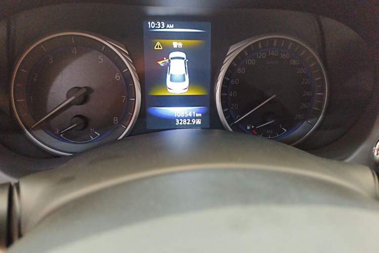 Used Infiniti Q50L 2016 2.0T Ambition Edition Odometer Close Up