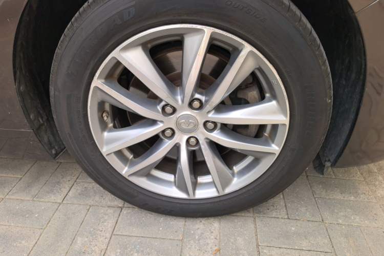 Used Infiniti Q50L 2016 2.0T Enjoyment Edition Right Front Wheel Hub