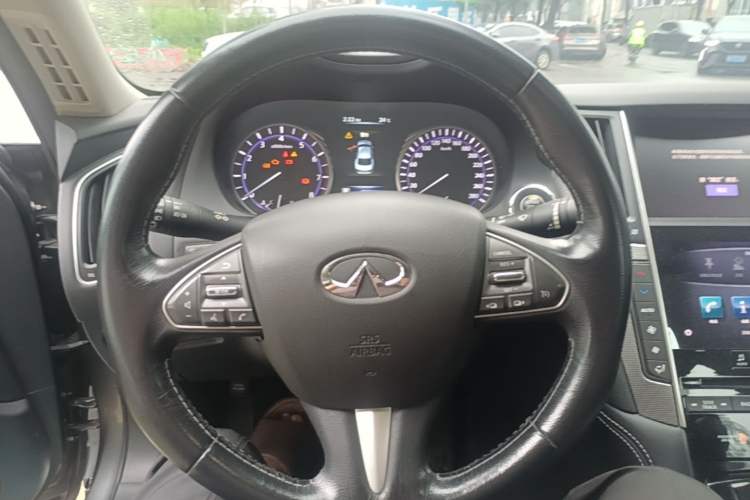 Used Infiniti Q50L 2016 2.0T Enjoyment Edition Steering Wheel