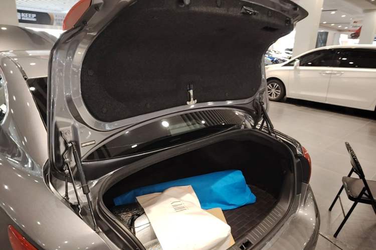 Used Infiniti Q50L 2016 2.0T Enjoyment Edition Trunk